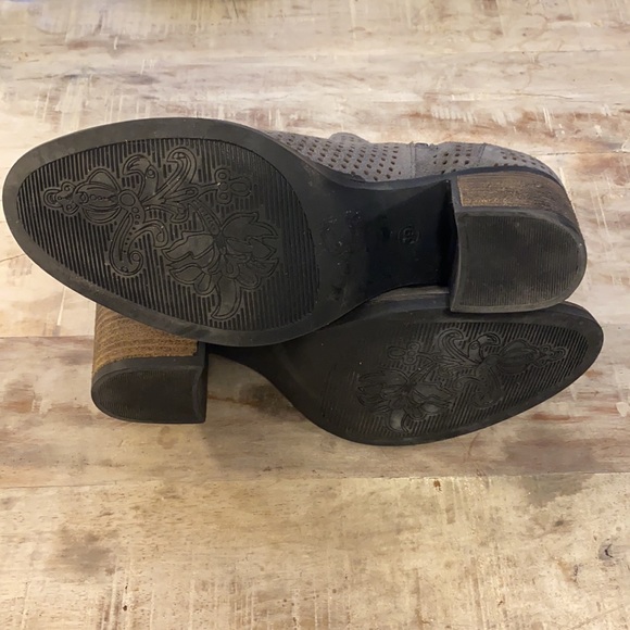 Bos.Co Grey perforated peep toe ankle boots - Picture 8 of 10